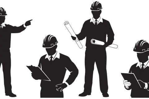 Sylwetki inżynierów w kaskach, dyskutujących o projektach. Jeden wskazuje kierunek, inny trzyma plany, zgodne z art. 93 prawo budowlane.