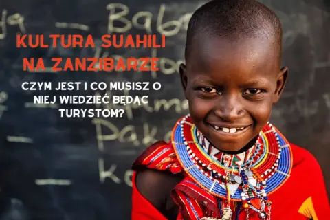 Uśmiechnięty chłopiec w tradycyjnej biżuterii i czerwonym stroju. Tekst informuje o kulturze Suahili na Zanzibarze.