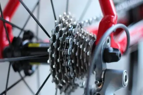 Kto wynalazł bicykl? Odkryj fascynującą historię roweru