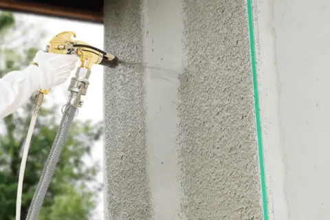 Ile warstw kleju na styropianie? Uniknij błędów w aplikacji kleju