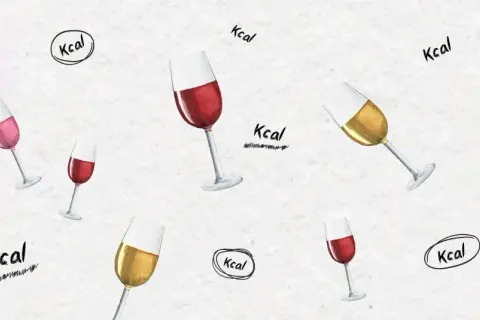 Kieliszki z czerwonym i białym winem unoszą się na tle z napisem "Kcal". Zastanawiasz się, ile kalorii ma wino półsłodkie?