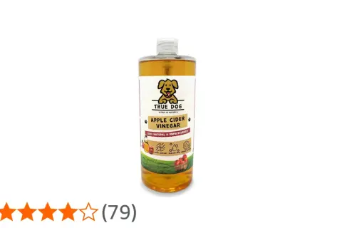 Butelka z płynem "Apple Cider Vinegar" marki True Dog. To naturalny ocet jabłkowy dla psa, wspierający stawy, skórę i odporność.