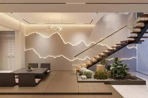 Illuminazione moderna con punti luce casa che seguono il profilo di montagne stilizzate. Scala in legno e vetro, zona pranzo bassa e un angolo verde con cactus.