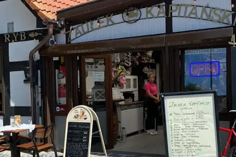 Gdzie zjeść w Ustce? Odkryj najlepsze miejsca na smaczną rybę