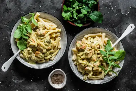 Pâtes pesto poulet : la recette express, onctueuse et inratable