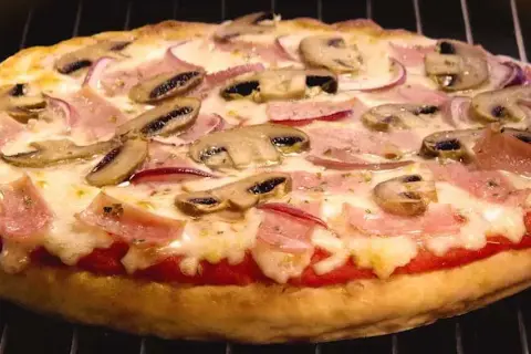 Pizza Guseppe ile piec: idealny czas i temperatura, aby nie spalić