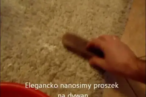 Jak skutecznie używać pianki Vanish do dywanów, aby uniknąć plam