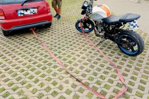 Czy masz prawo holować motocyklem inny motocykl? Sprawdź przepisy!