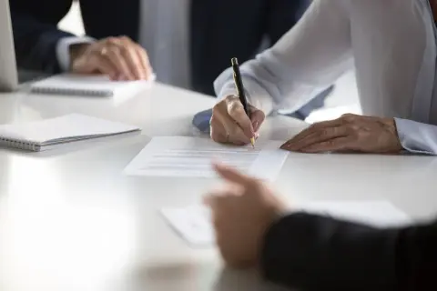Jakie dokumenty do KRS są niezbędne? Uniknij błędów w rejestracji