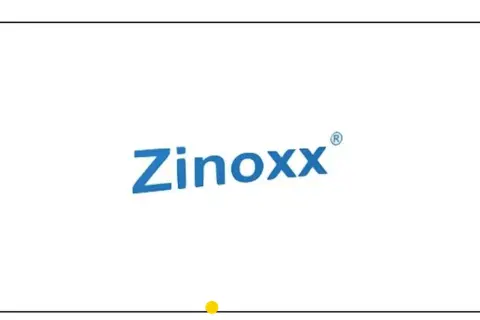 Niebieski napis Zinoxx z symbolem ® na białym tle.