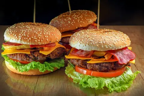 Idealne mięso na burgery: Przepis na smak i soczystość jak z restauracji
