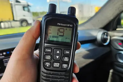 CB w Polsce: Dlaczego AM jest lepsze niż FM w komunikacji?