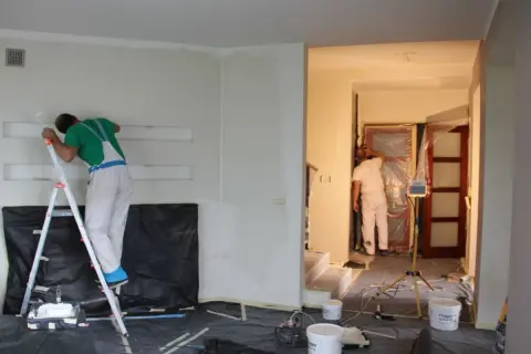 Czym pomalować ściany w warsztacie, aby uniknąć kosztownych błędów?