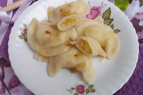 Przepis na ciasto na pierogi z ziemniakami, które zawsze się udaje