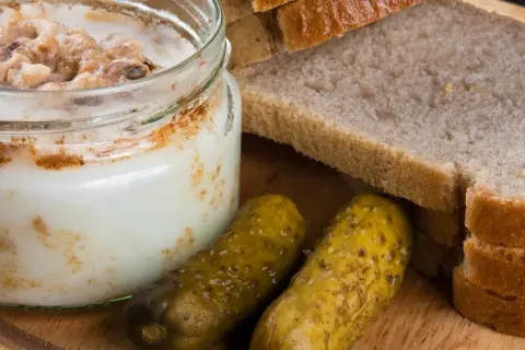 Jak zrobić smalec z cebulką - prosty przepis na domowy smak