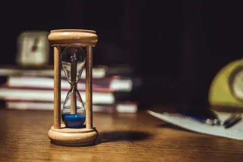 Odpis z księgi wieczystej: Ile trwa? Online vs. sąd wybierz mądrze!