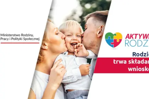 Szczęśliwa rodzina z dzieckiem, wspierana przez program AKTYWNY RODZIC. Trwa składanie wniosków.