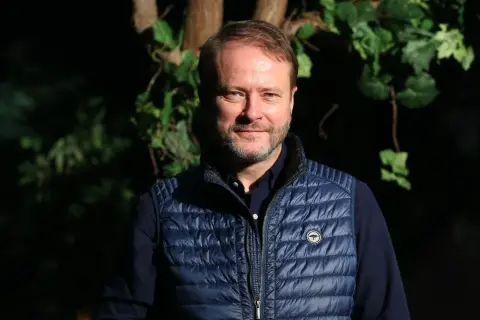 Artur Żmijewski reżyser: kontrowersje i sukcesy jego debiutu filmowego