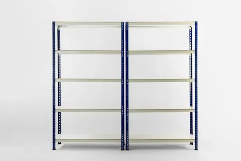 Dos estanterías caseras de metal azul con baldas blancas, perfectas para organizar tu garaje o trastero.