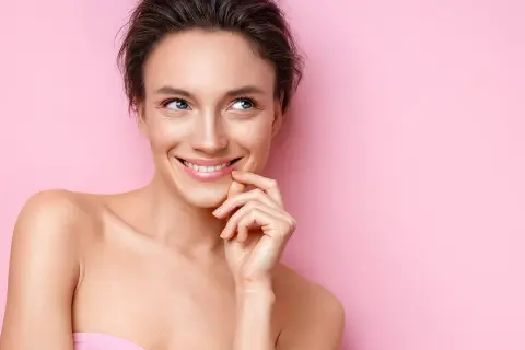 Jak osiągnąć perfekcyjny makijaż rozświetlający glow dla każdej cery