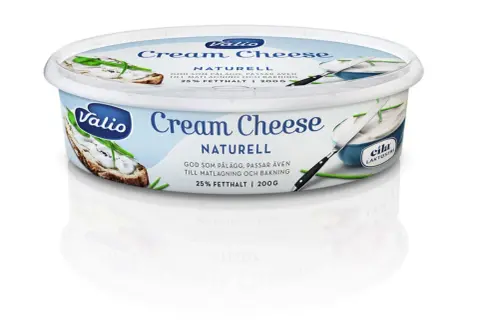 Valio Cream Cheese Naturell, en krämig och laktosfri favorit för både pålägg, matlagning och bakning. Perfekt för en god frukost.