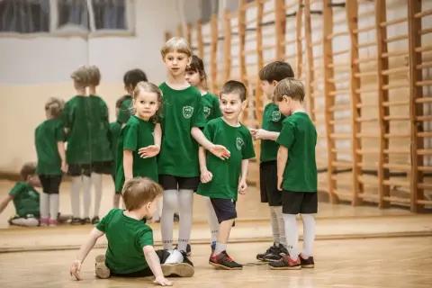 Zajęcia sportowe dla dzieci: Jak wybrać idealne i zaoszczędzić?