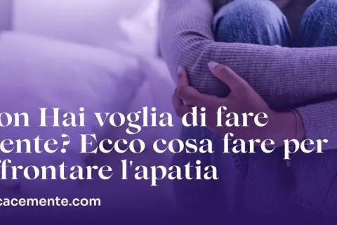 Persona rannicchiata, con testo: "Non hai voglia di fare niente? Ecco cosa fare per affrontare l'apatia".