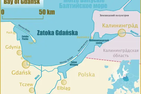 Mapa pokazuje Zatokę Gdańską, która jest częścią Morza Bałtyckiego. Widać miasta takie jak Gdynia, Sopot, Gdańsk, Tczew i Elbląg.