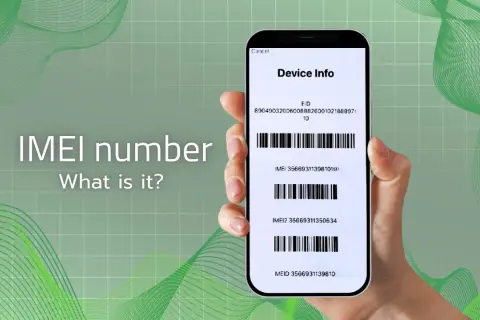 Dłoń trzyma smartfon z ekranem "Device Info", gdzie widoczny jest numer IMEI telefonu.