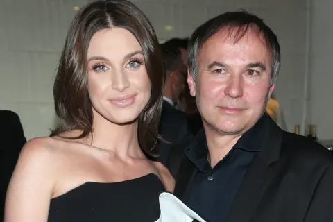 Julia Kamińska z partnerem, który jest jej mężem, na evencie.
