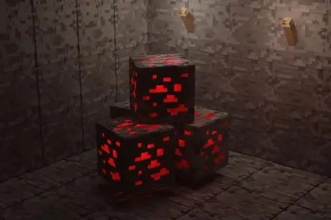 Bloki rudy czerwonego kamienia w kopalni. Idealne, by zastanowić się, jaki silnik do serwera Minecraft wybrać, by działał równie wydajnie.