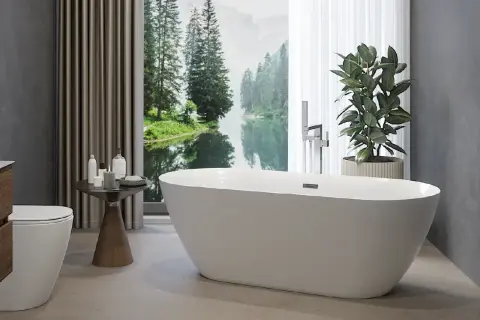 Bagno moderno con vasca freestanding e vista lago. Soluzione ideale per rivestire vasca da bagno rovinata con stile.