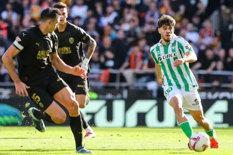 ¿Entrena el Betis hoy? Horario oficial y dónde consultar al minuto