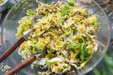 Yum Yum Salat: Knusprig, einfach & viele leckere Variationen