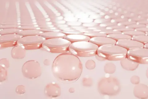 Capas de piel con gotas de colágeno hidrolizado para que sirve, promoviendo elasticidad y firmeza.