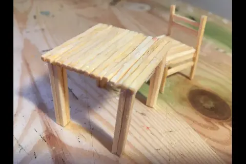 Jak zrobić krzesło z patyczków po lodach? Prosty przewodnik DIY