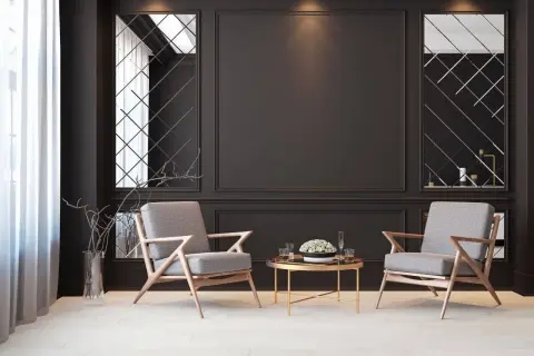 Eleganckie fotele i stolik kawowy na tle czarnej ściany z lustrzanymi panelami. Inspiracje do nowoczesnego salonu.