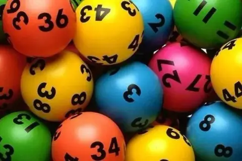 Ile za trójkę w lotto? Poznaj gwarantowane wygrane i zasady