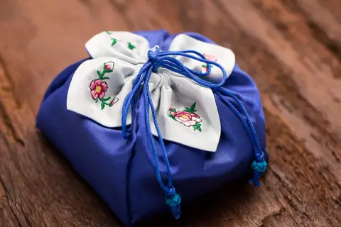 Jak zapakować prezent dla dziecka: 7 kreatywnych pomysłów na wyjątkowe paczki