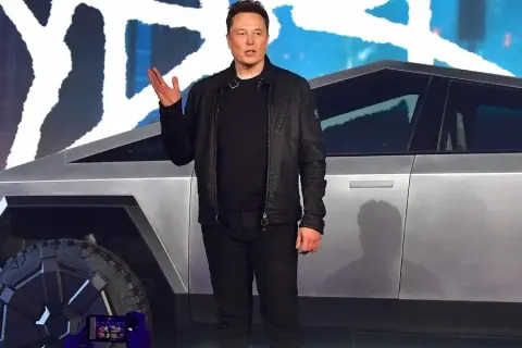 Kto założył Teslę? Nie tylko Musk! Poznaj 5 twórców giganta