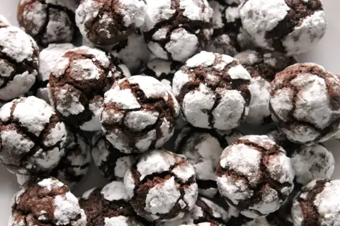 Sekret idealnych crinkles: jak uzyskać popękane ciastka?