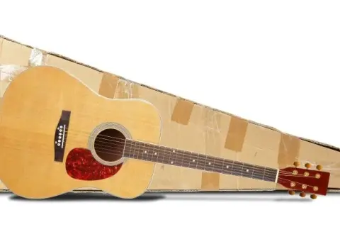 Jak zapakować gitarę do wysyłki, aby uniknąć uszkodzeń podczas transportu