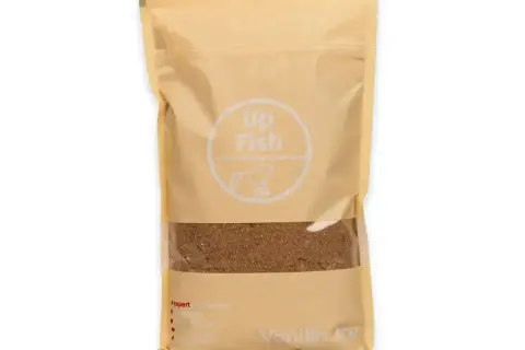 Zanęta na karpia Up Fish Vanilla Ace w beżowym opakowaniu z okienkiem. Idealna na połów.