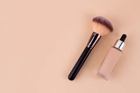 Baza pod krem BB: Kiedy musisz jej użyć, a kiedy to zbędny krok?