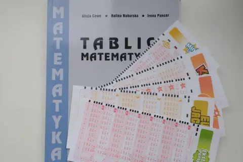 Matematyka i losowanie liczb, by wygrać ekstra pensję.