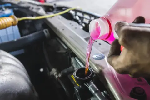 Jaki płyn do chłodnicy peugeot 206? Sprawdź, aby uniknąć problemów