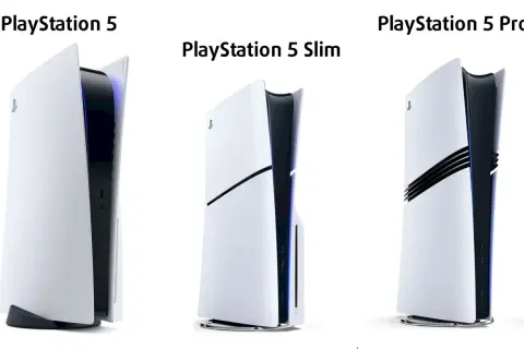Porównanie konsol PlayStation 5, PS5 Slim i PS5 Pro. Różnice w ps5 wymiary są widoczne.