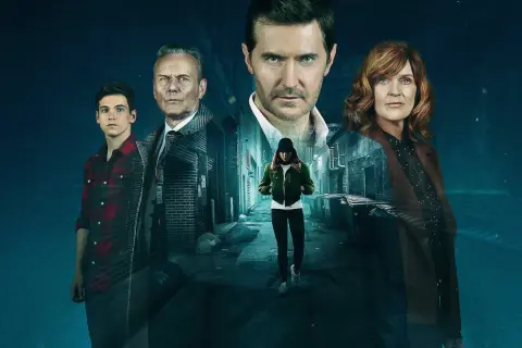 Fyra personer, inklusive en ung man och en kvinna i en gränd, i en mörk och mystisk stil som påminner om Harlan Coben serier.