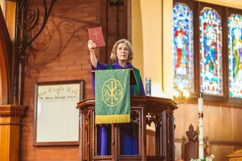 Kiedy jest czytanie na mszy? Poznaj kluczowy moment liturgii słowa