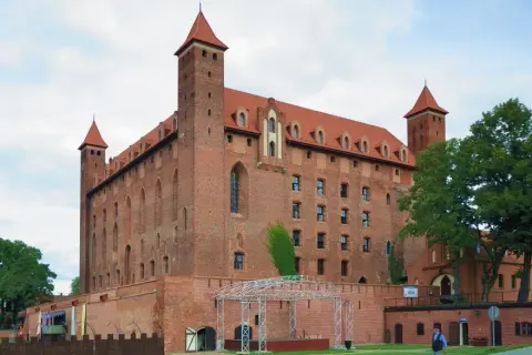 Zamek w Gniewie: Fascynująca historia średniowiecznej warowni w Polsce